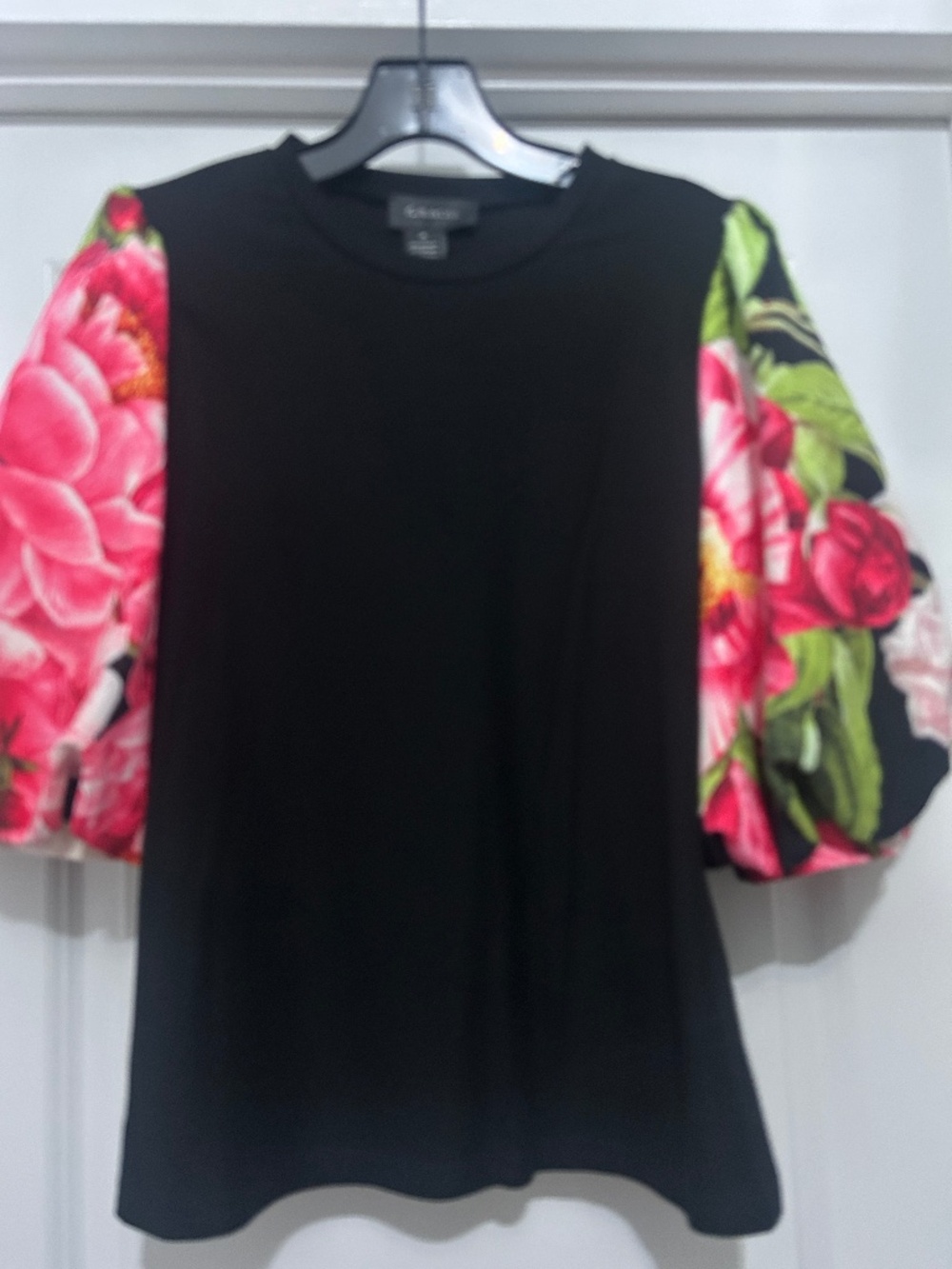 Gracia Black Knit Top; Sz M Elbow Length Pink/Grn/Blk/White Floral Sleeves NWT